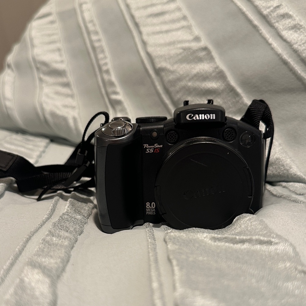 Canon PowerShot S5 IS Digital Camera in Black